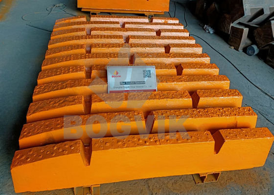 Cubiertas para trituradores de mandíbulas Mn22Cr2 con inserción de carburo de titanio Placa de mandíbula fija y móvil Duración de vida más larga